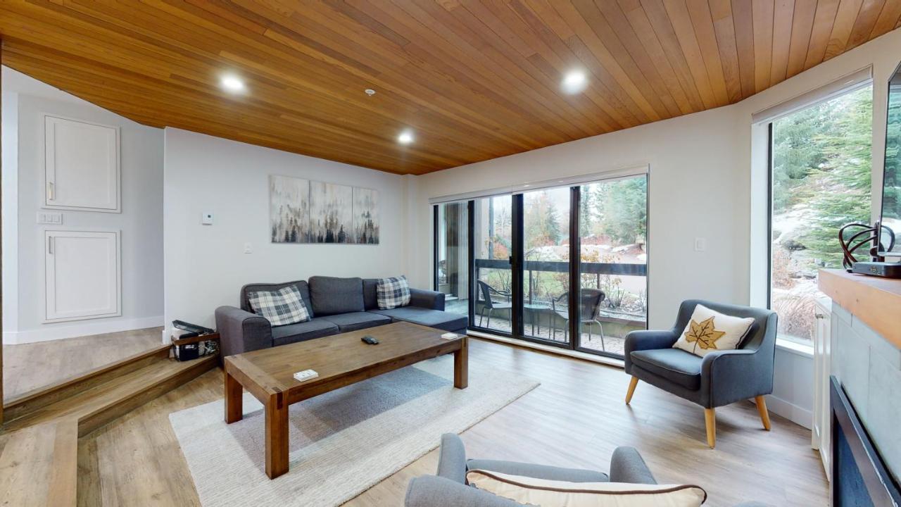 Ironwoods On Blueberry Hill By Whistler Blackcomb Vacation Rentals Eksteriør billede
