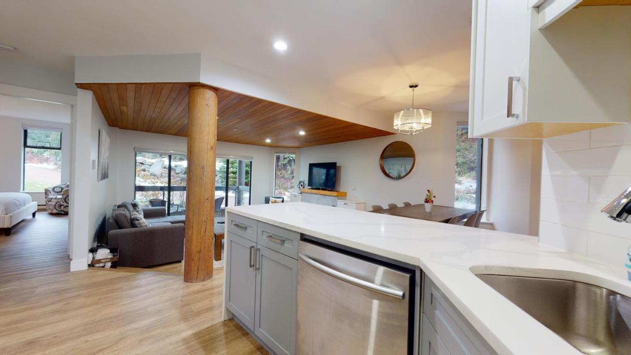 Ironwoods On Blueberry Hill By Whistler Blackcomb Vacation Rentals Eksteriør billede
