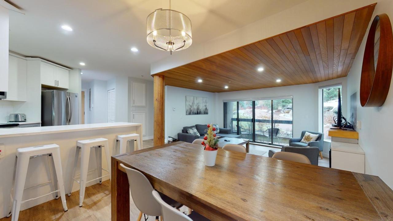 Ironwoods On Blueberry Hill By Whistler Blackcomb Vacation Rentals Eksteriør billede