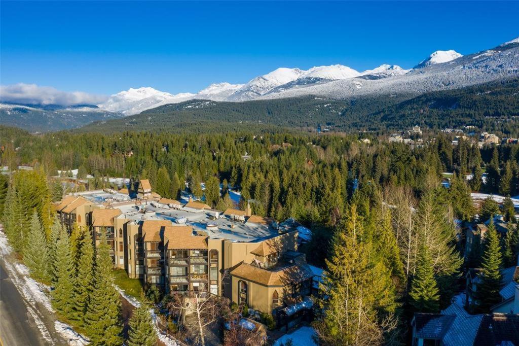 Ironwoods On Blueberry Hill By Whistler Blackcomb Vacation Rentals Eksteriør billede