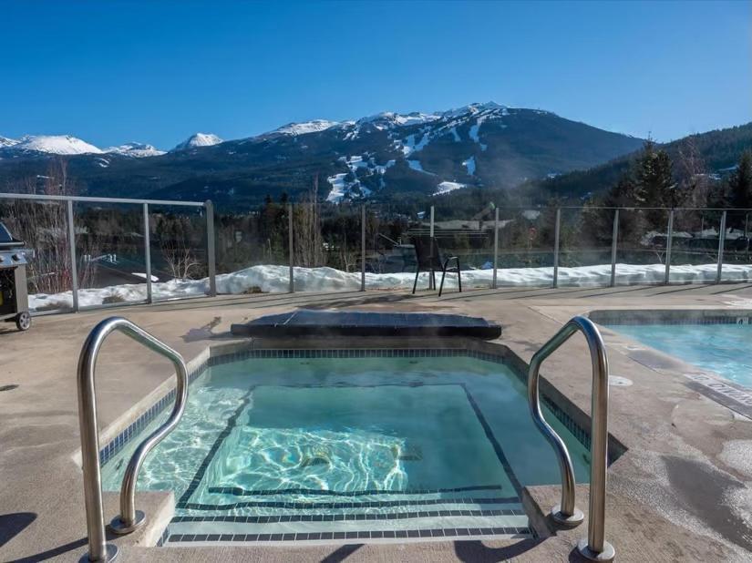 Ironwoods On Blueberry Hill By Whistler Blackcomb Vacation Rentals Eksteriør billede